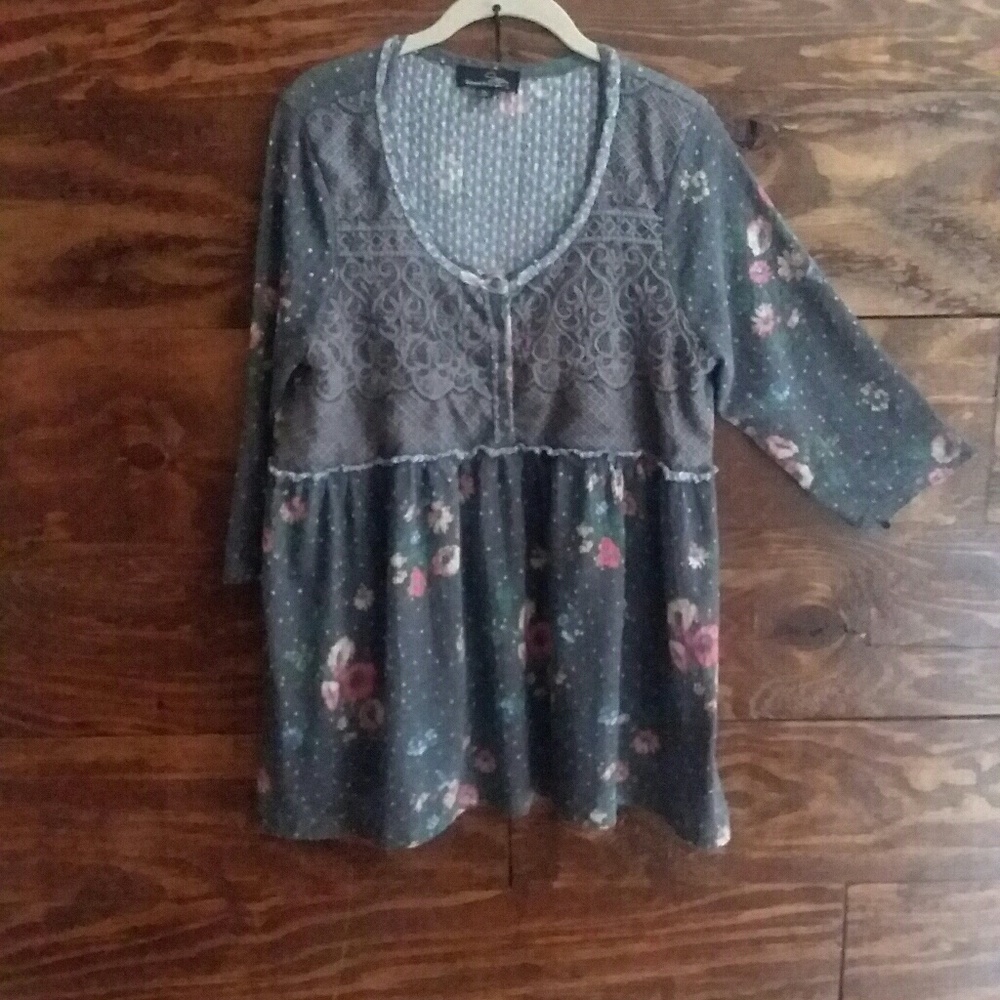 Suzanne Betro top